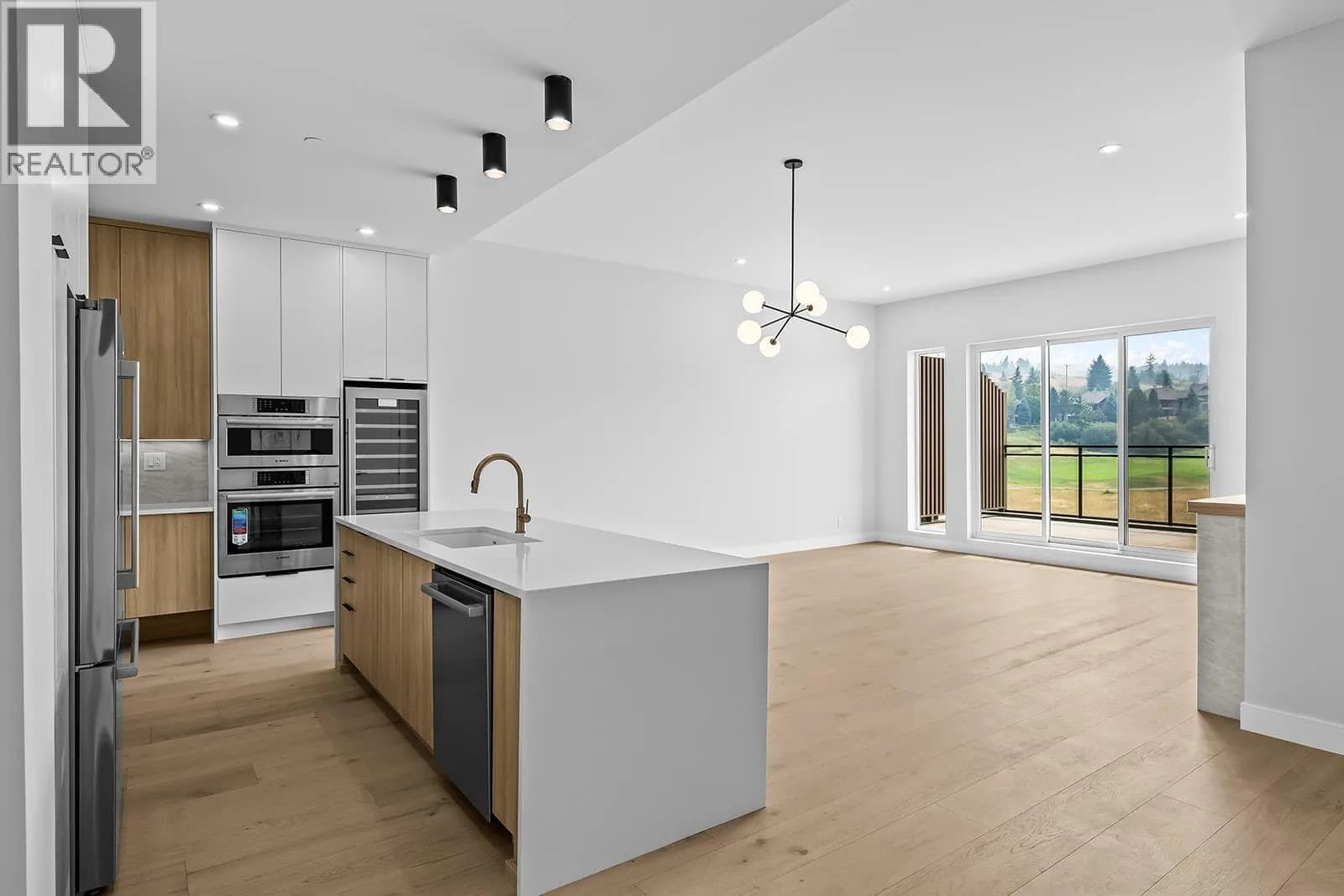 #604 75 Predator Ridge Drive, Vernon, BC photo 2