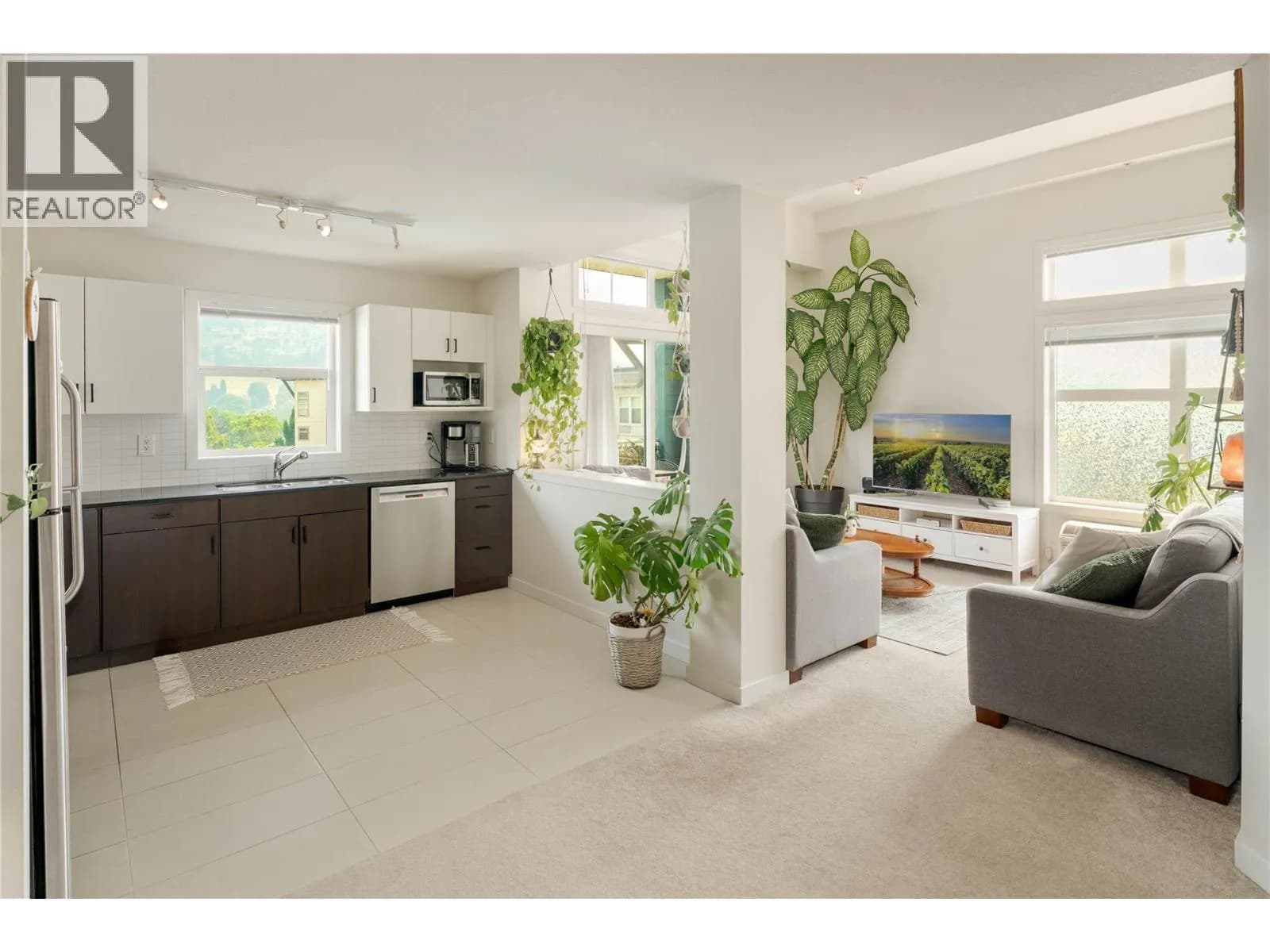 #405 551 Yates Road, Kelowna, BC photo 2