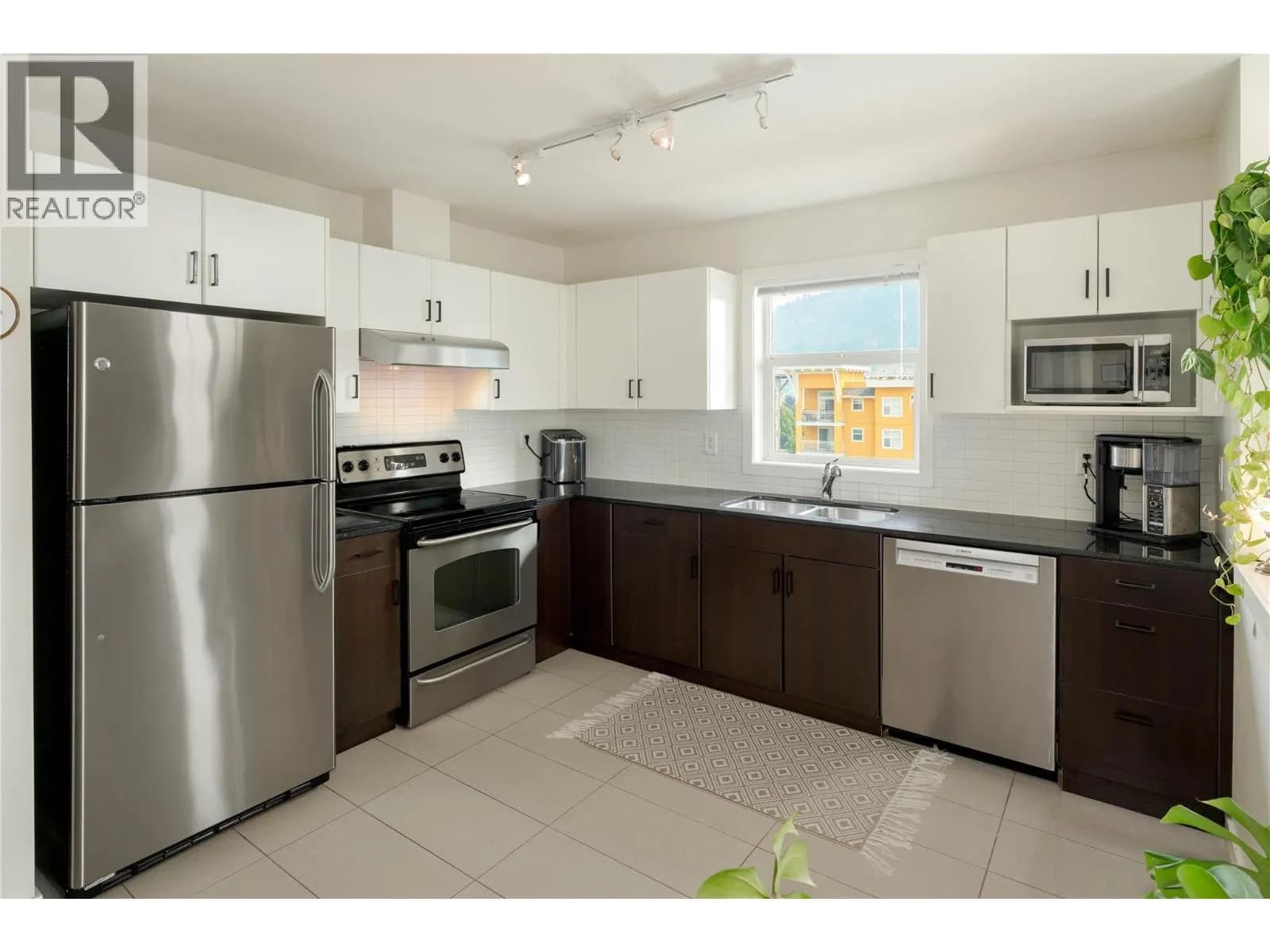 #405 551 Yates Road, Kelowna, BC photo 3