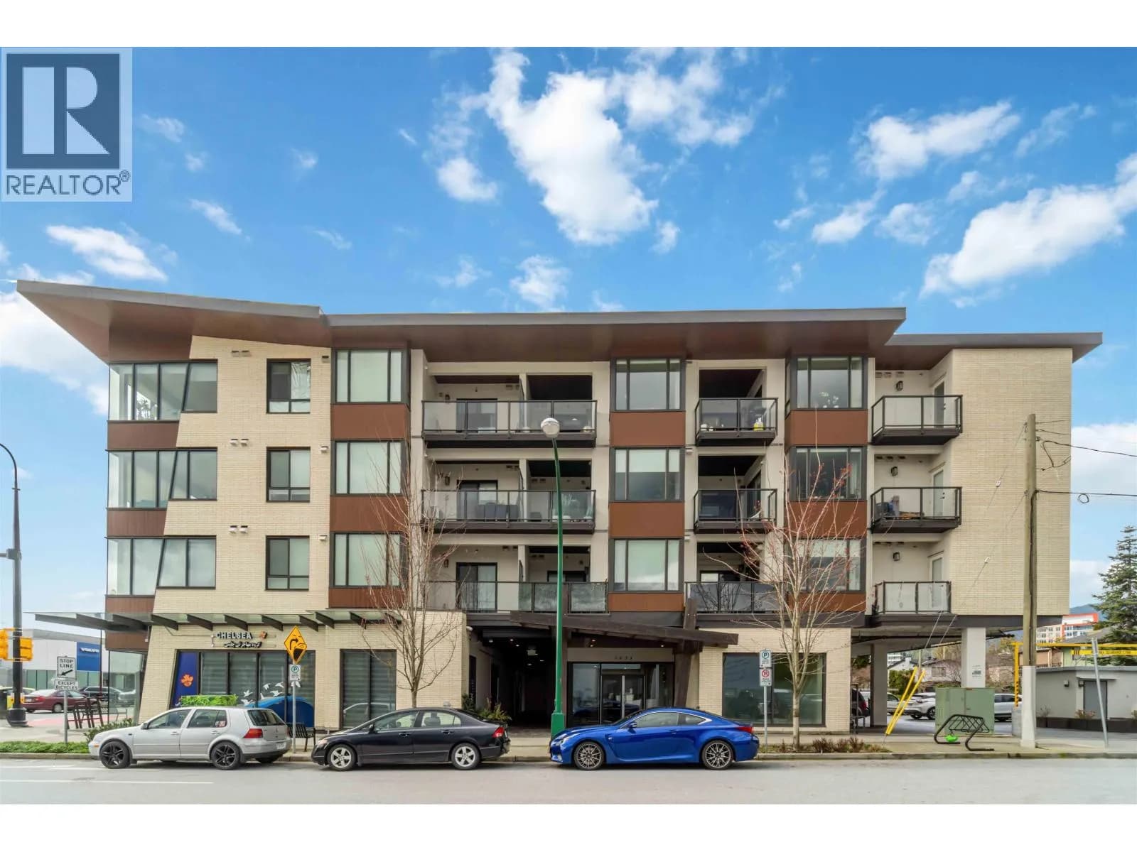 1633 TATLOW AVENUE, North Vancouver