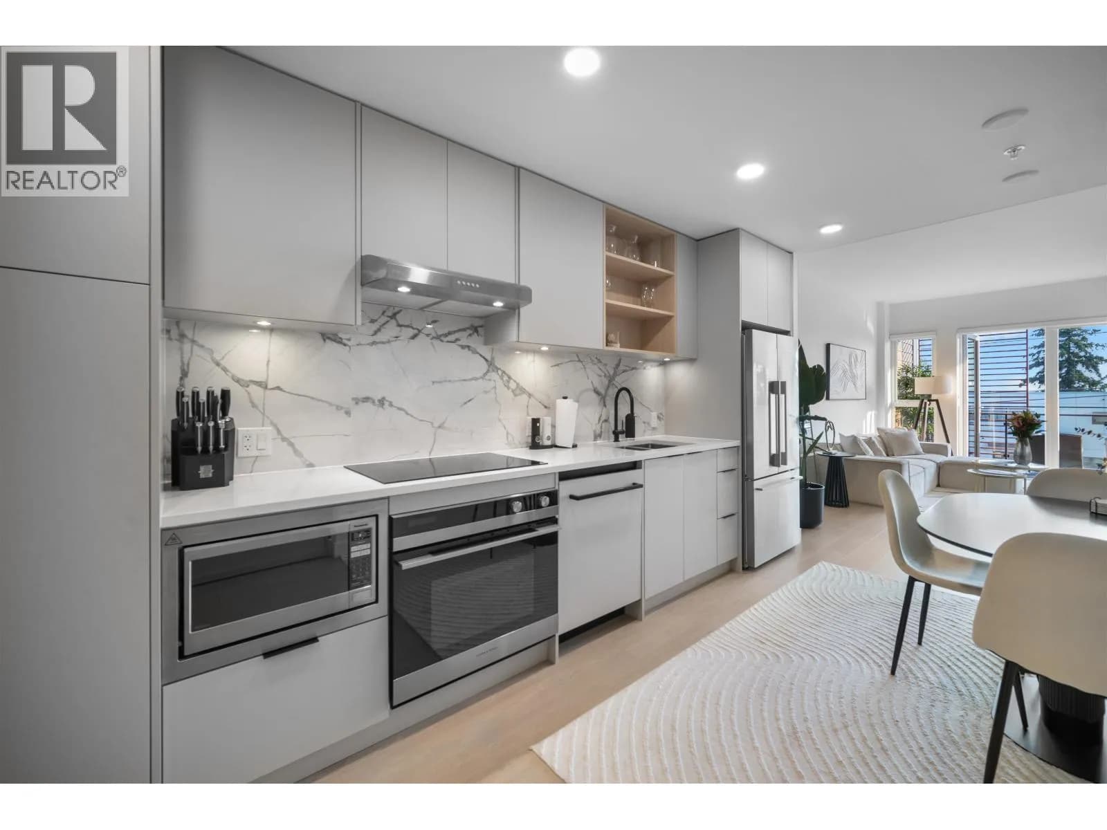 #454 422 E 3RD STREET, North Vancouver, BC photo 3