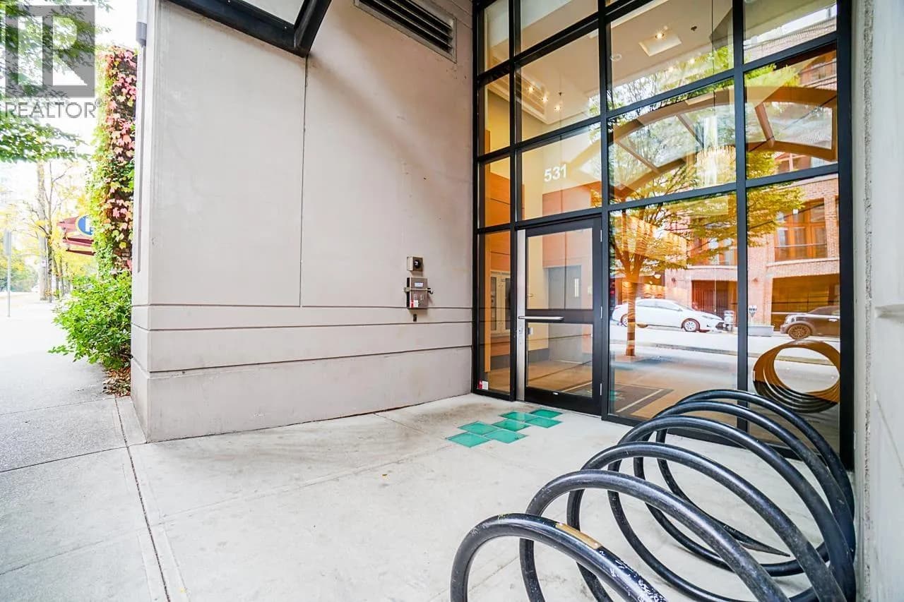 #205 531 BEATTY STREET, Vancouver, BC photo 3