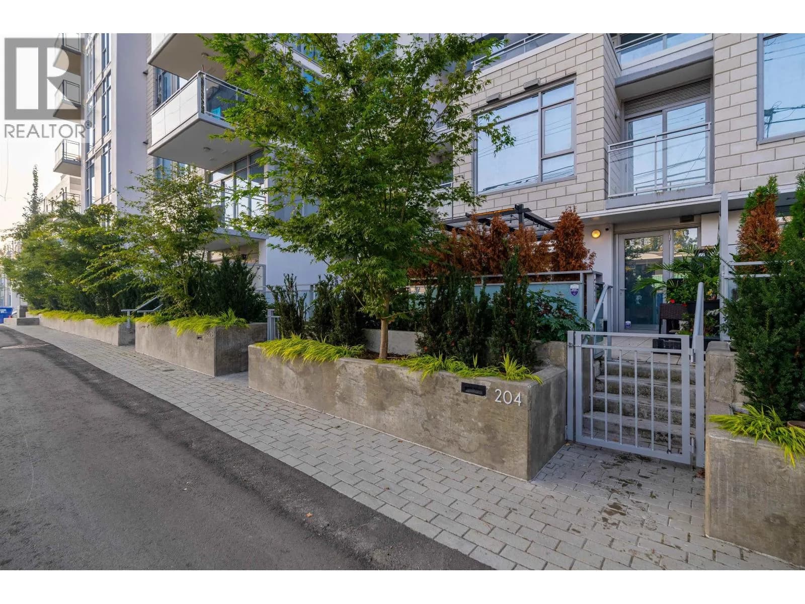 2435 KINGSWAY, Vancouver