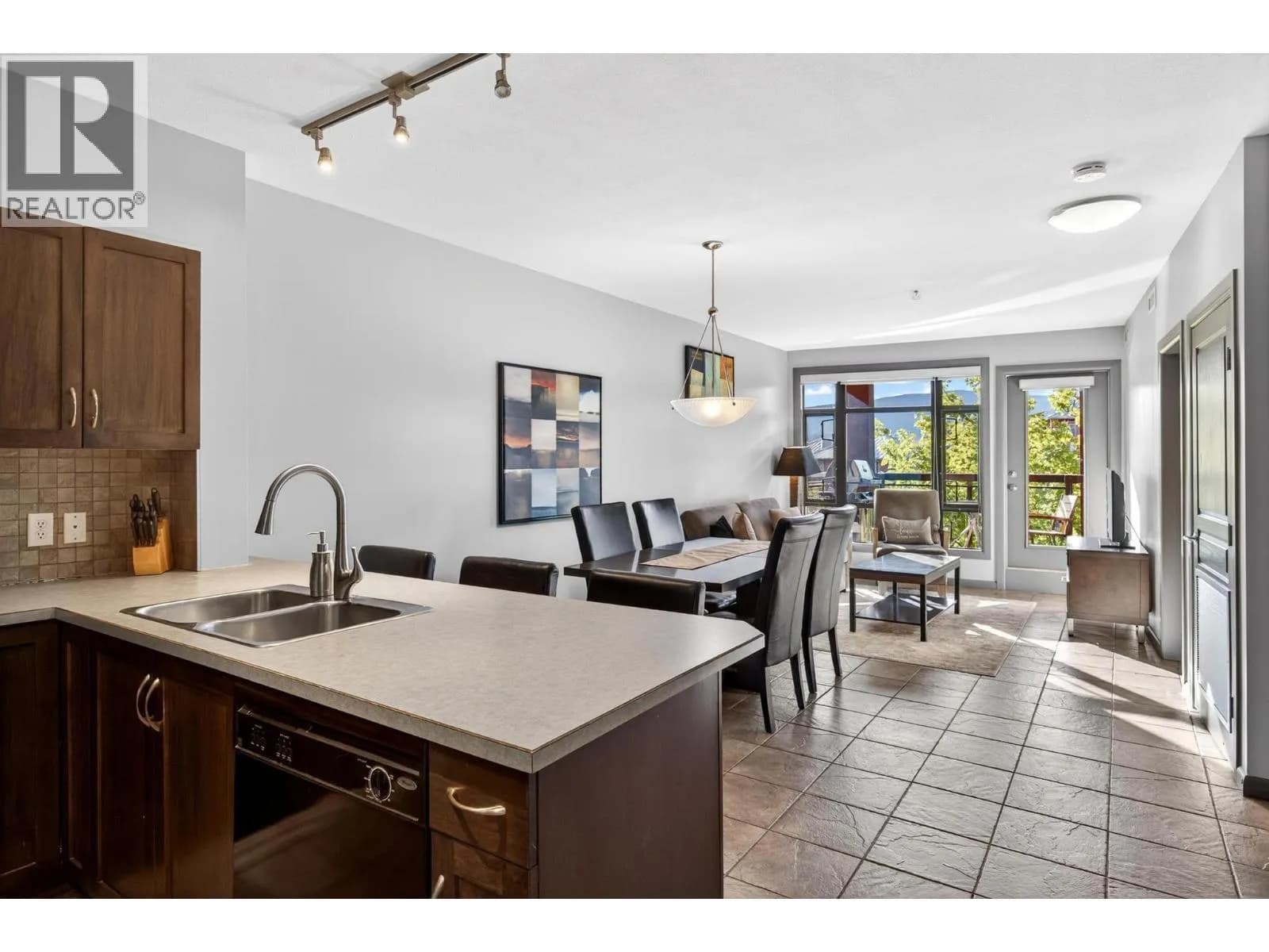 654 Cook Road, Kelowna