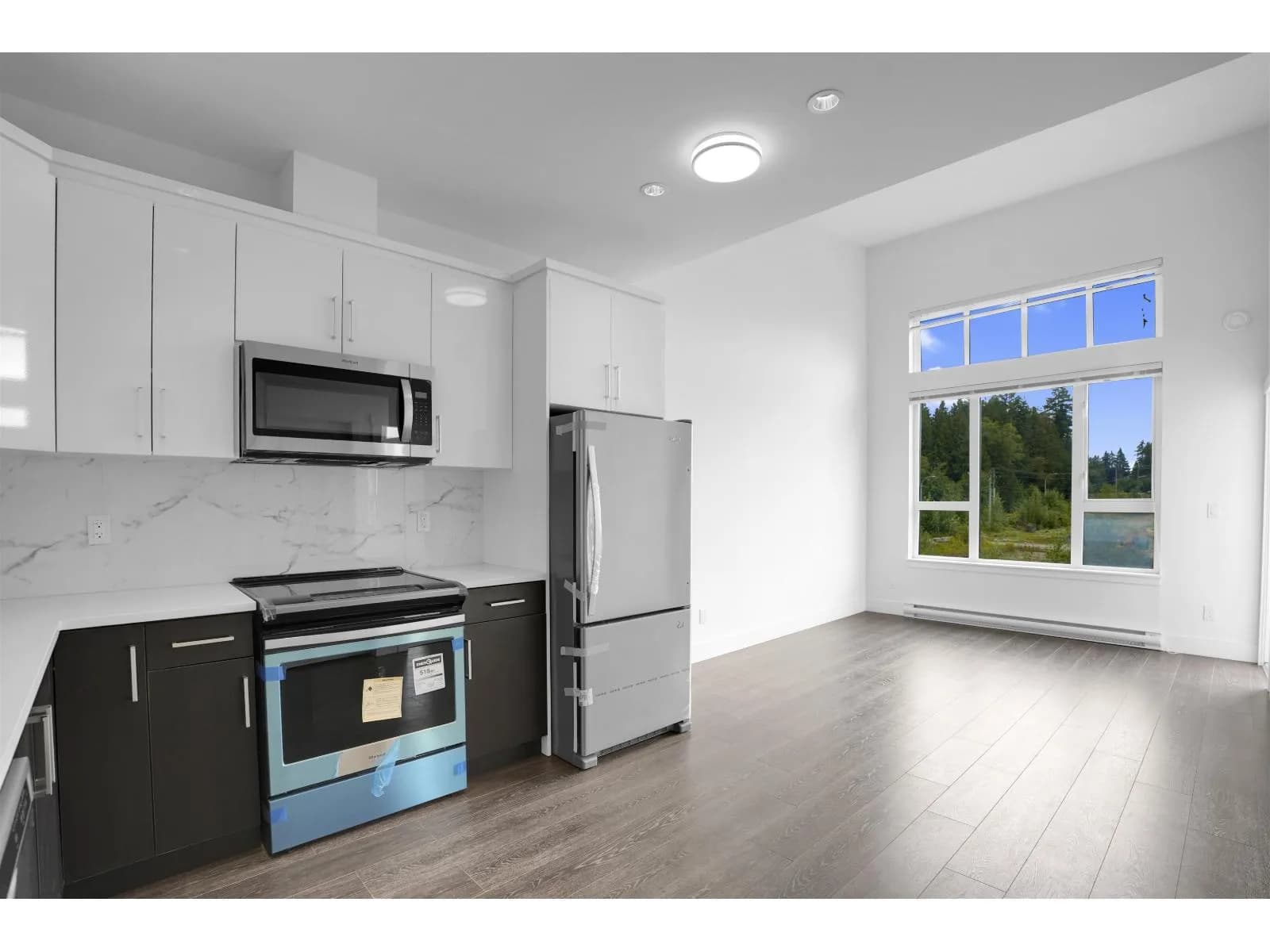 #504 9983 E BARNSTON DRIVE, Surrey, BC photo 4
