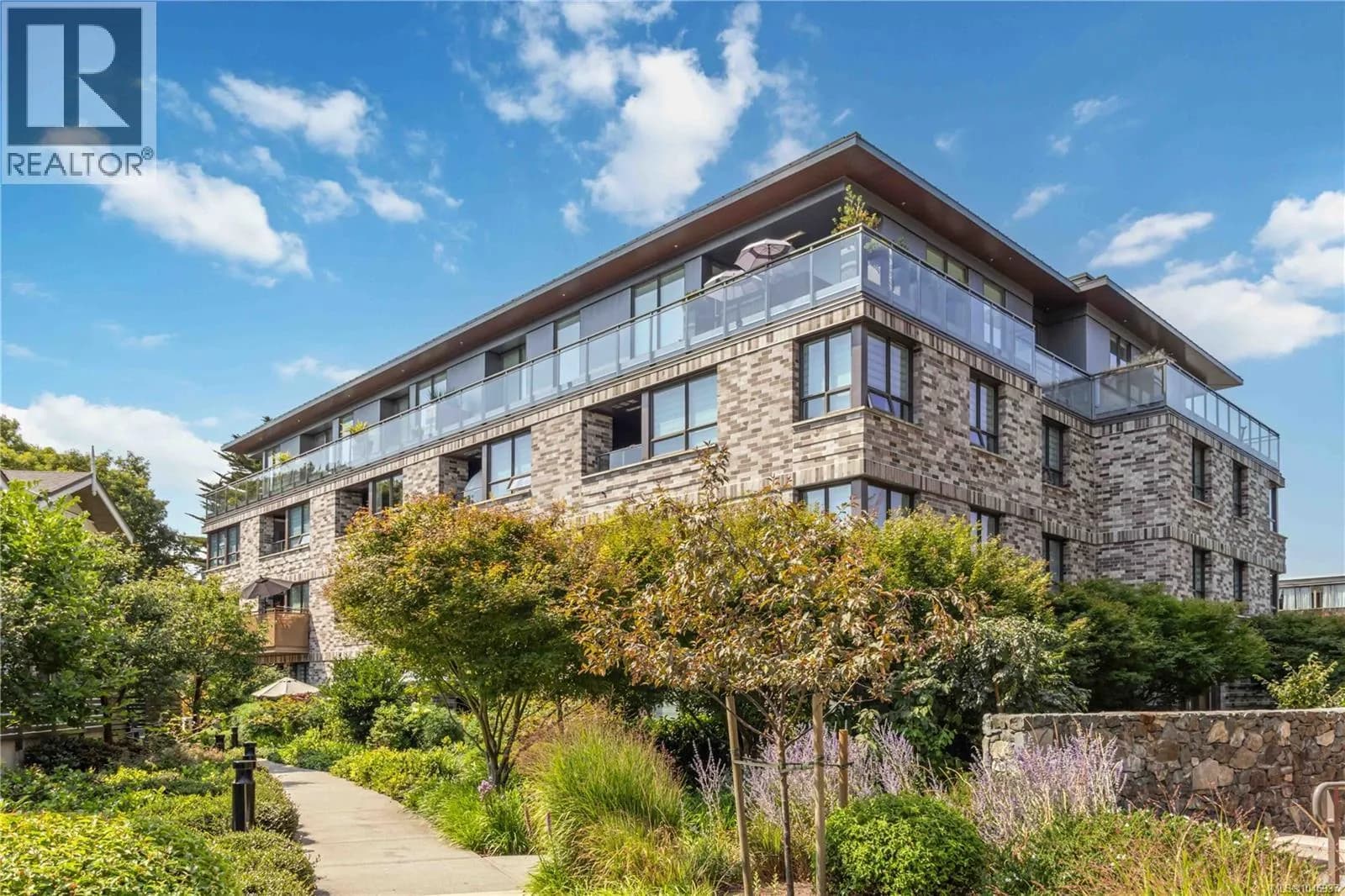 #303 1018 Pentrelew Pl, Victoria, BC photo 2
