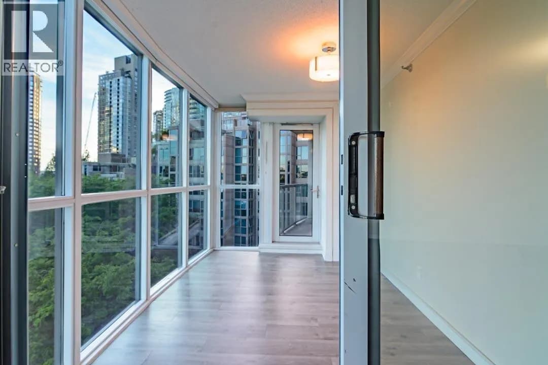 #802 388 DRAKE STREET, Vancouver, BC photo 3