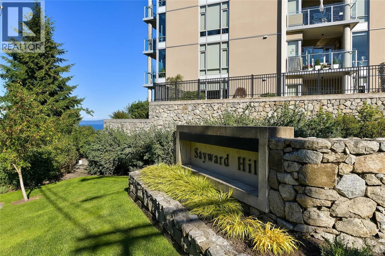 5388 Hill Rise Terr, Saanich