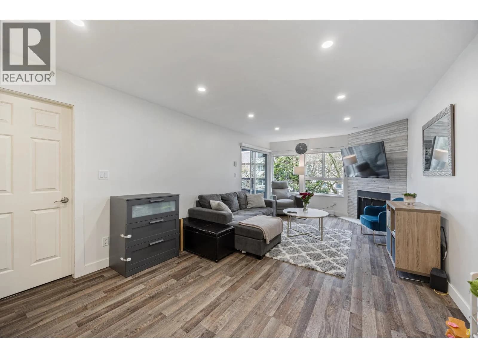 #205 7465 SANDBORNE AVENUE, Burnaby, BC photo 4