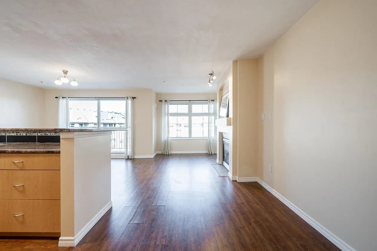 #401 15220 GUILDFORD DRIVE, Surrey, BC photo 3