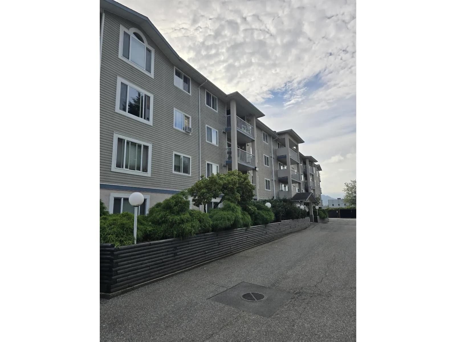 8537 YOUNG ROAD, Chilliwack