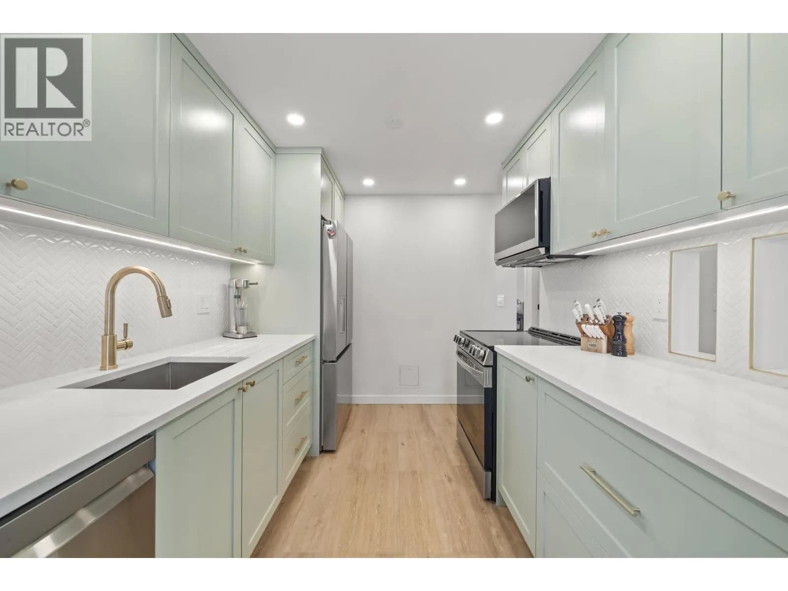 327 W 2ND STREET, North Vancouver
