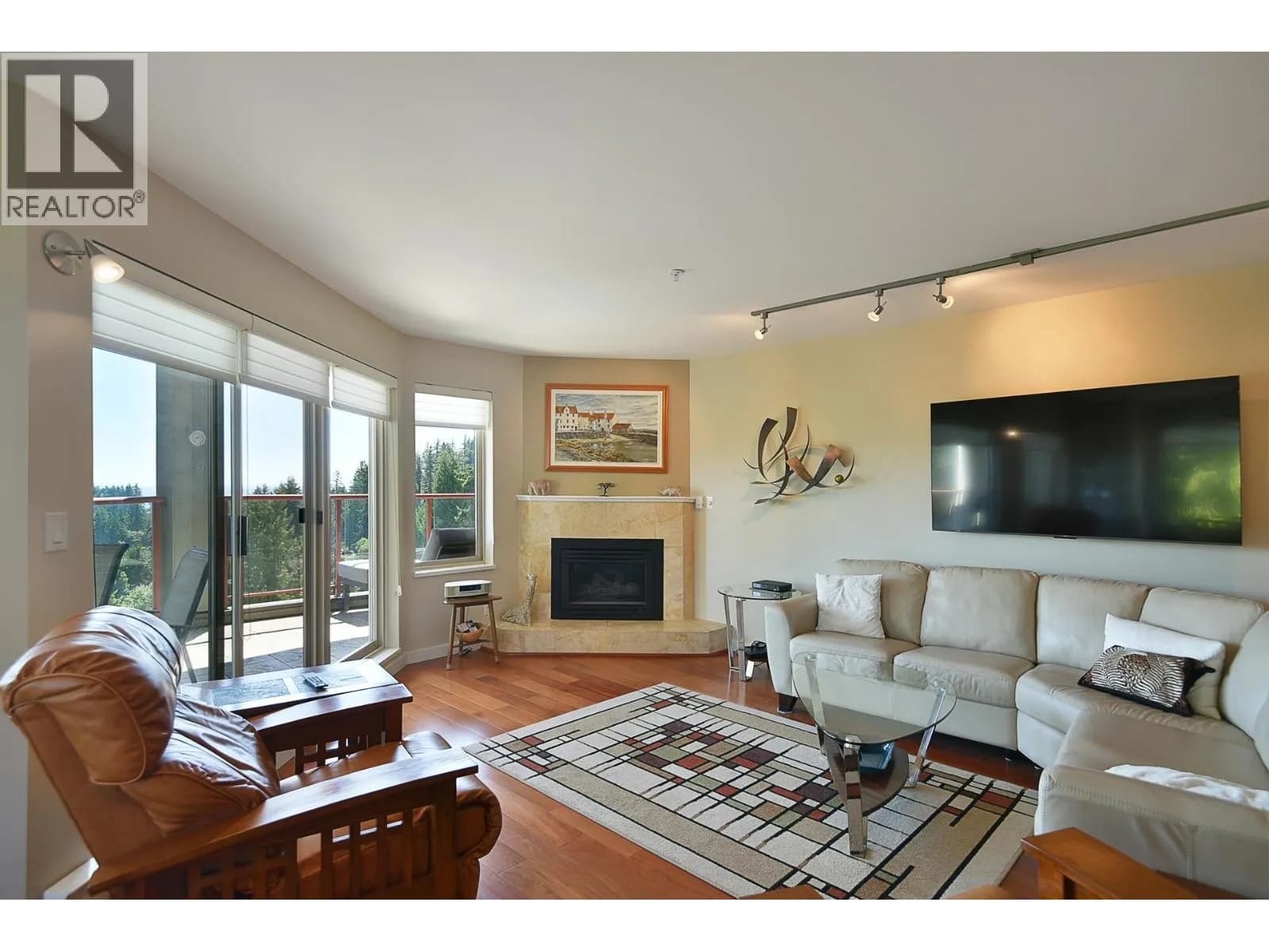 #301 5780 TRAIL AVENUE, Sechelt, BC photo 2