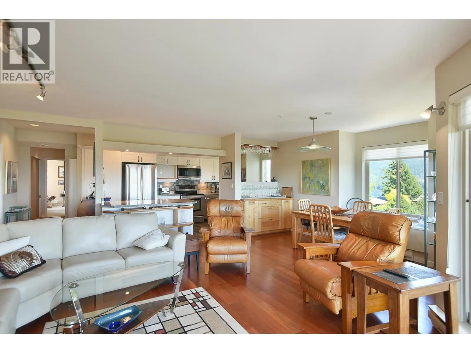 #301 5780 TRAIL AVENUE, Sechelt, BC photo 3