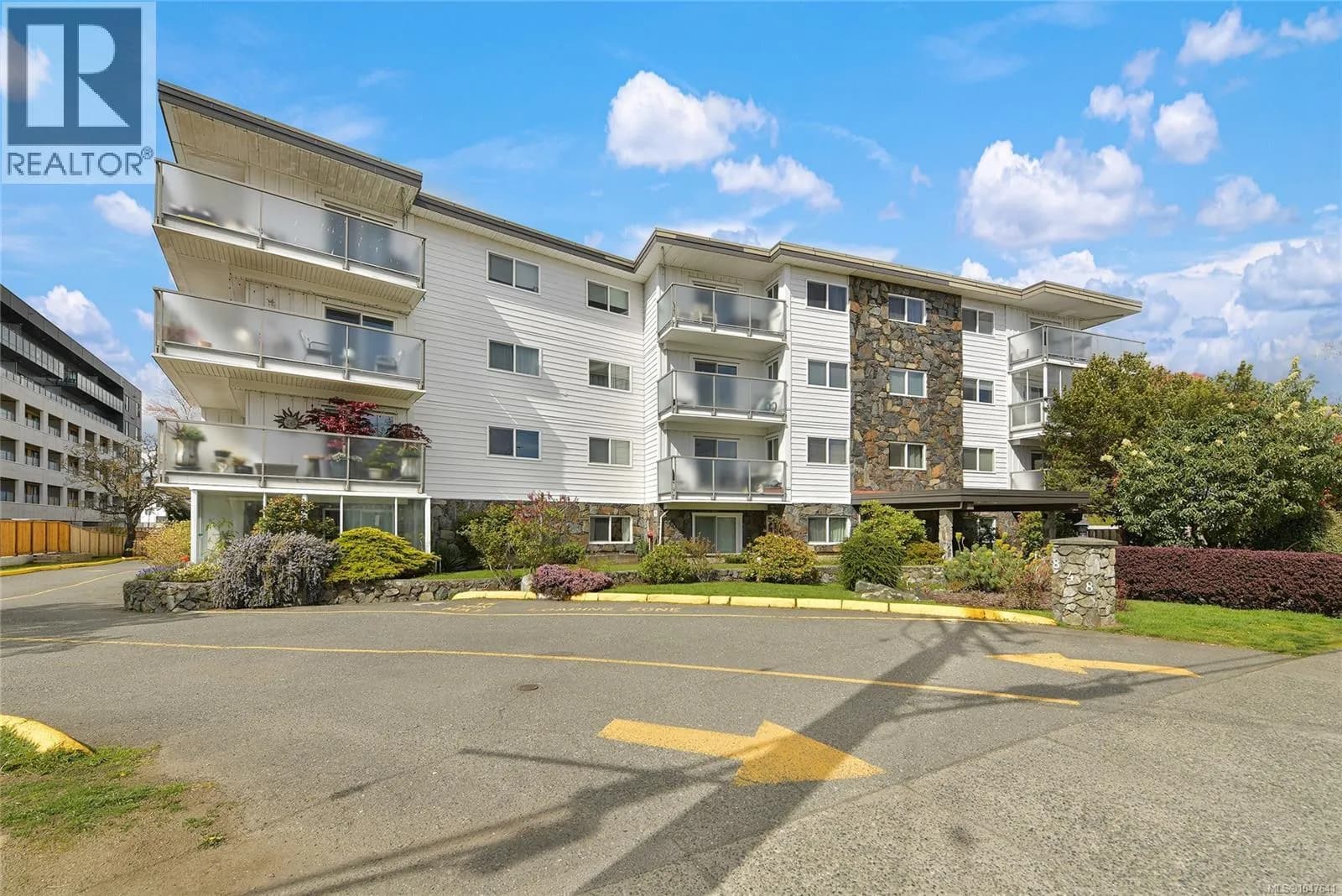 #214 848 Esquimalt Rd, Esquimalt, BC photo 1