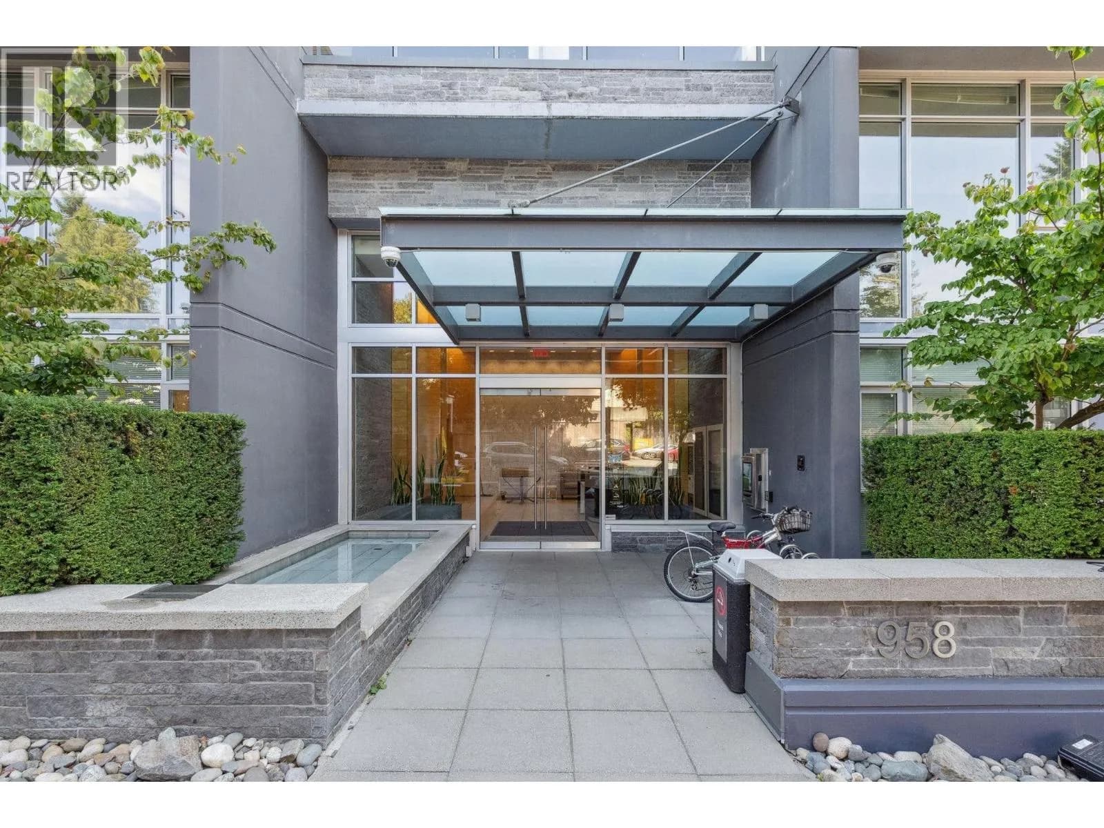 #603 958 RIDGEWAY AVENUE, Coquitlam, BC photo 3