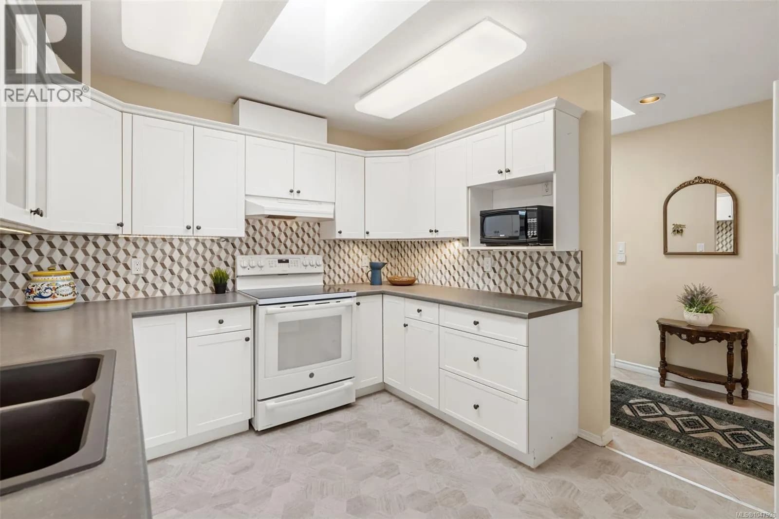 #403 275 First St, Duncan, BC photo 3