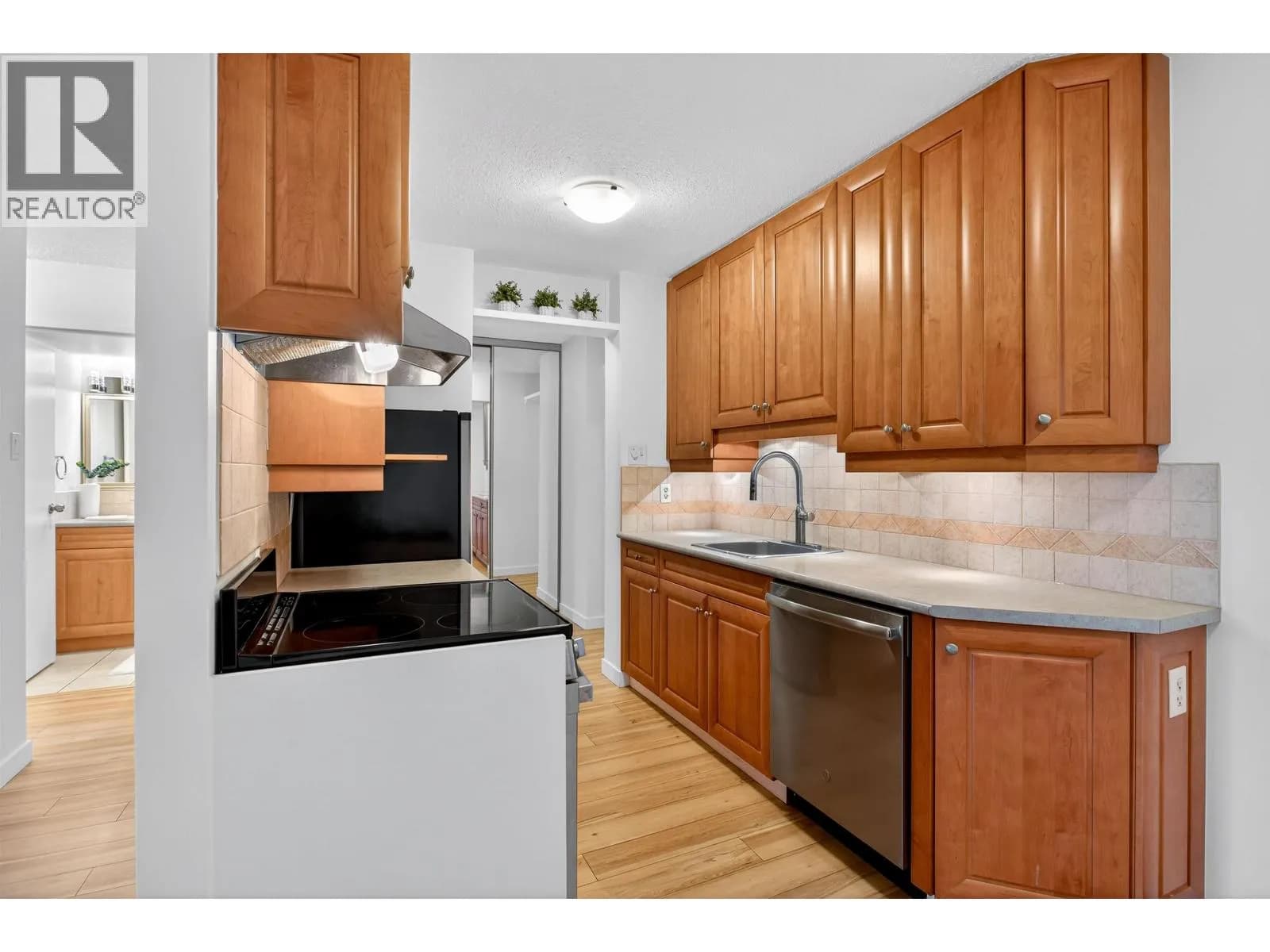 #1306 2016 FULLERTON AVENUE, North Vancouver, BC photo 2