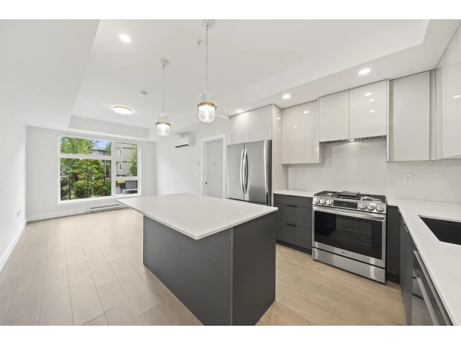 15353 17 AVENUE, Surrey