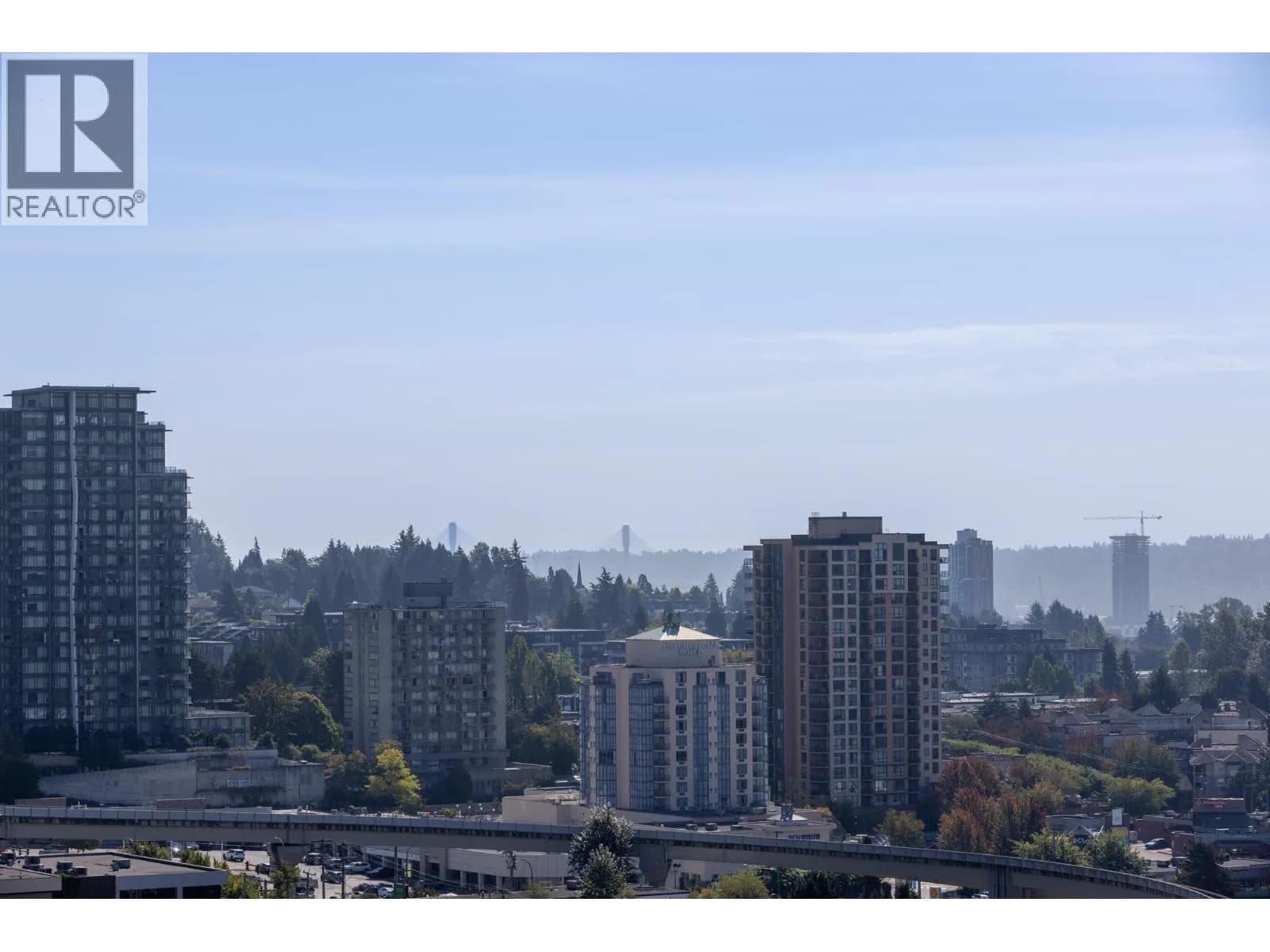 #1906 3771 BARTLETT COURT, Burnaby, BC photo 4