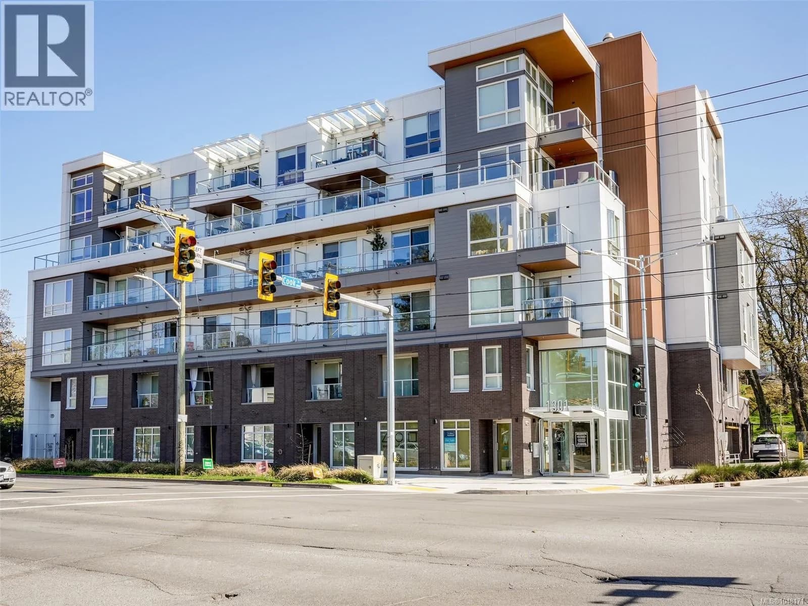 1301 Hillside Ave, Victoria