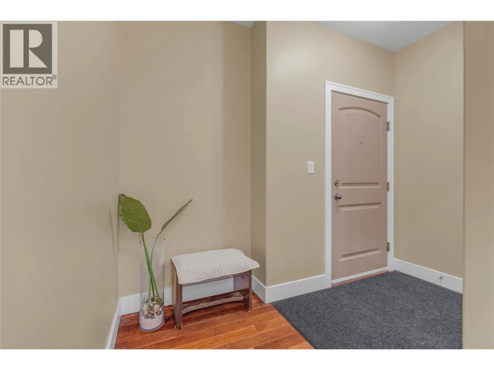 #401 240 Wade Avenue, Penticton, BC photo 4