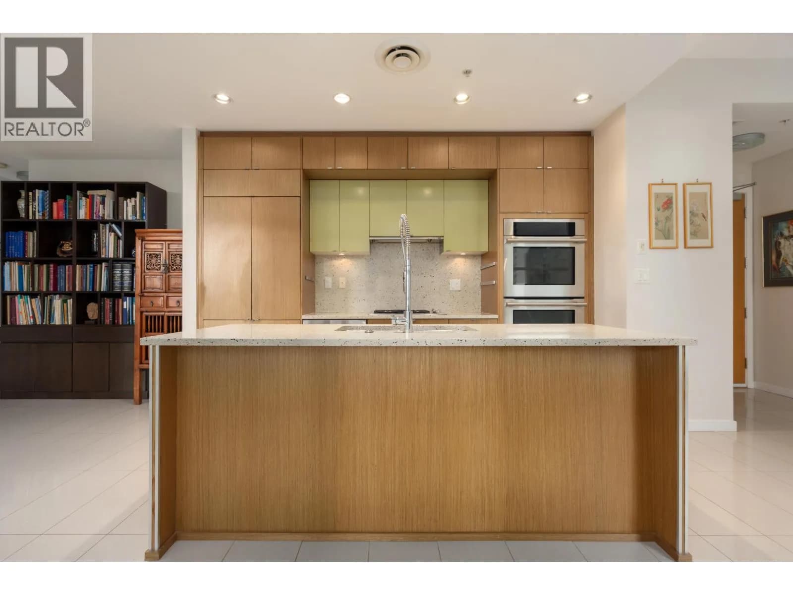 #1404 1205 HOWE STREET, Vancouver, BC photo 2