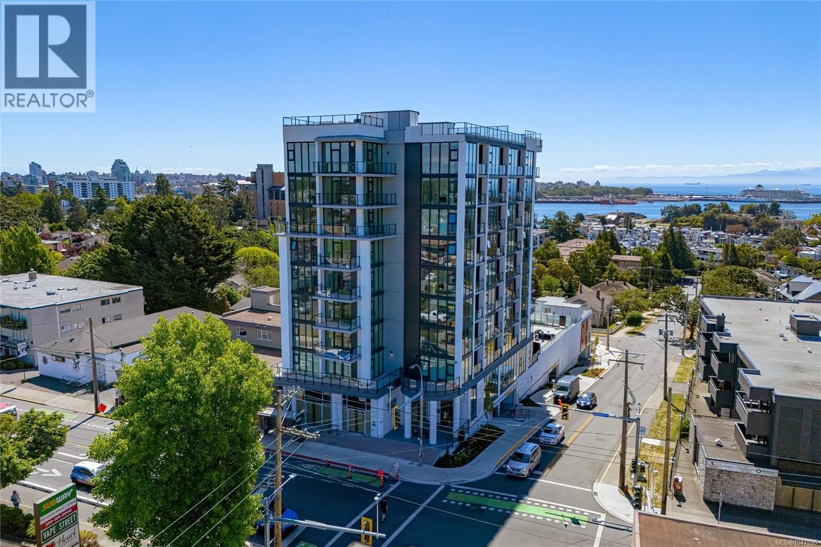 #301 899 Esquimalt St, Esquimalt, BC photo 2