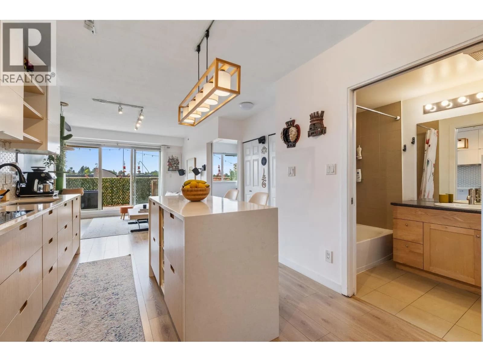 #PH10 702 E KING EDWARD AVENUE, Vancouver, BC photo 2