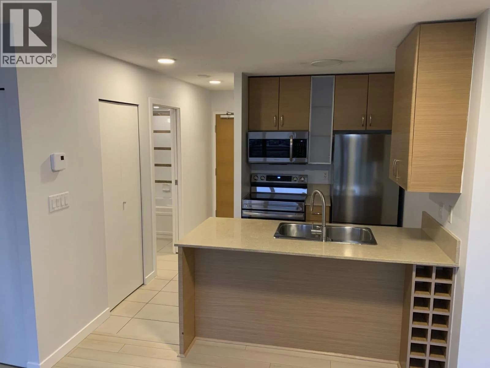 #908 909 MAINLAND STREET, Vancouver, BC photo 2