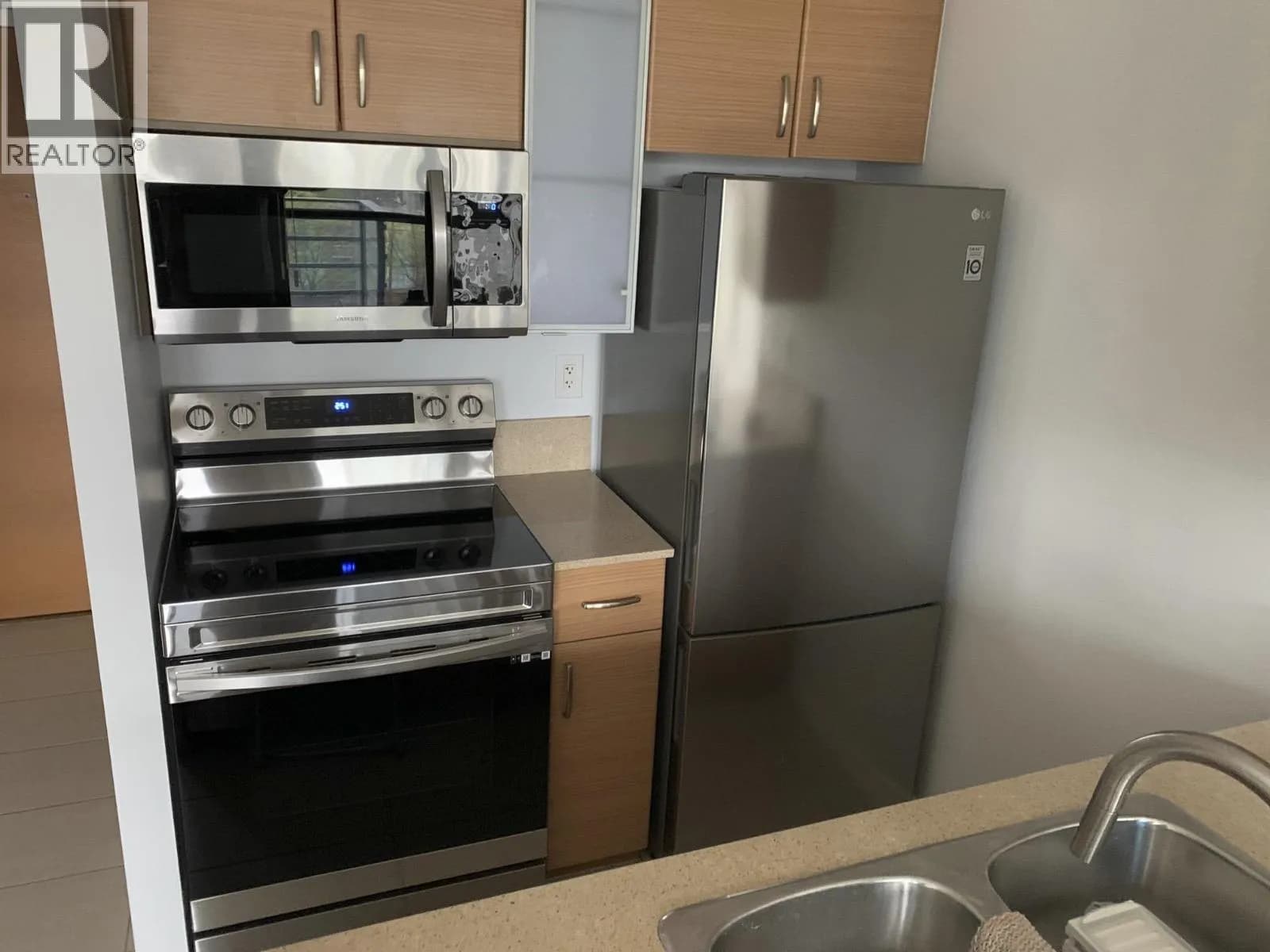 #908 909 MAINLAND STREET, Vancouver, BC photo 3
