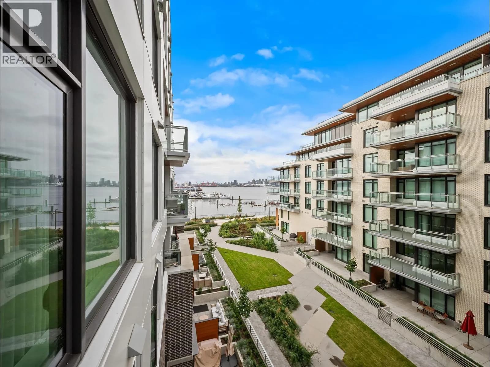 755 HARBOURSIDE DRIVE, North Vancouver