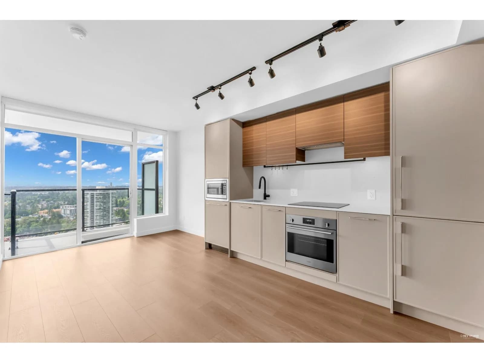 13745 GEORGE JUNCTION, Surrey