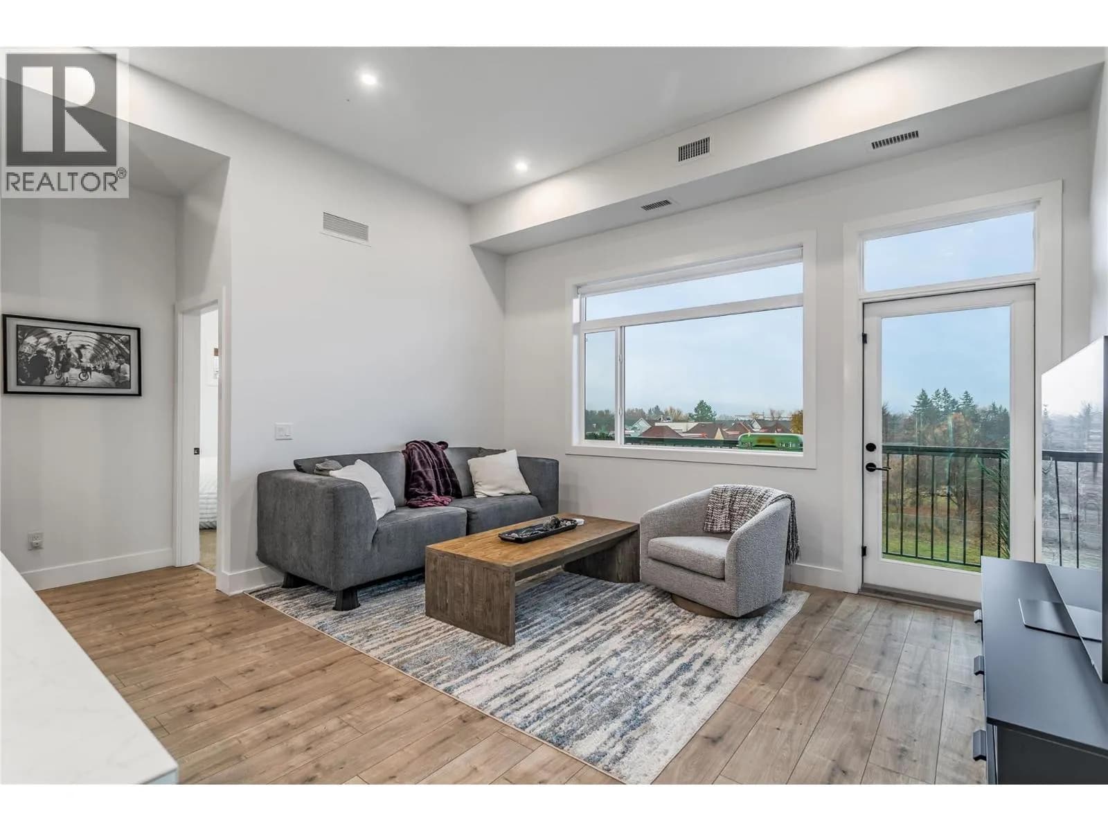 #507 1220 Pacific Avenue, Kelowna, BC photo 3