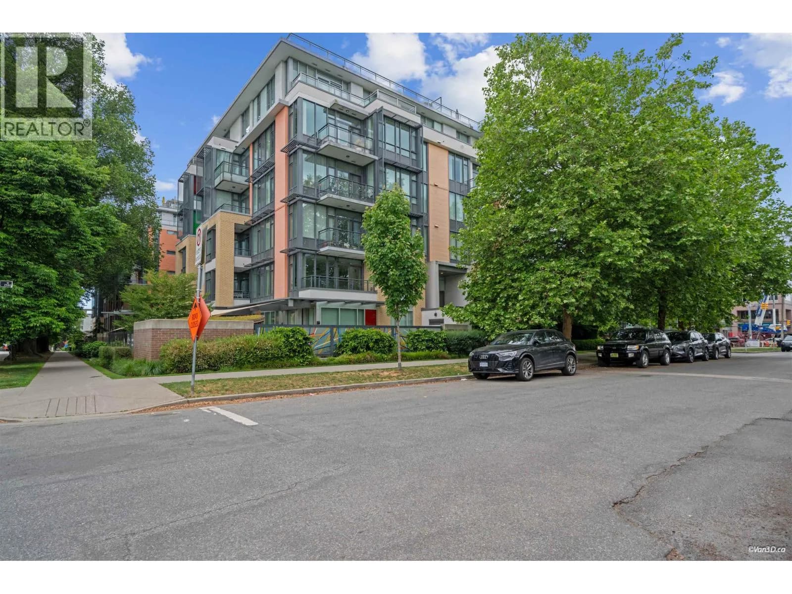 #704 2565 MAPLE STREET, Vancouver, BC photo 2