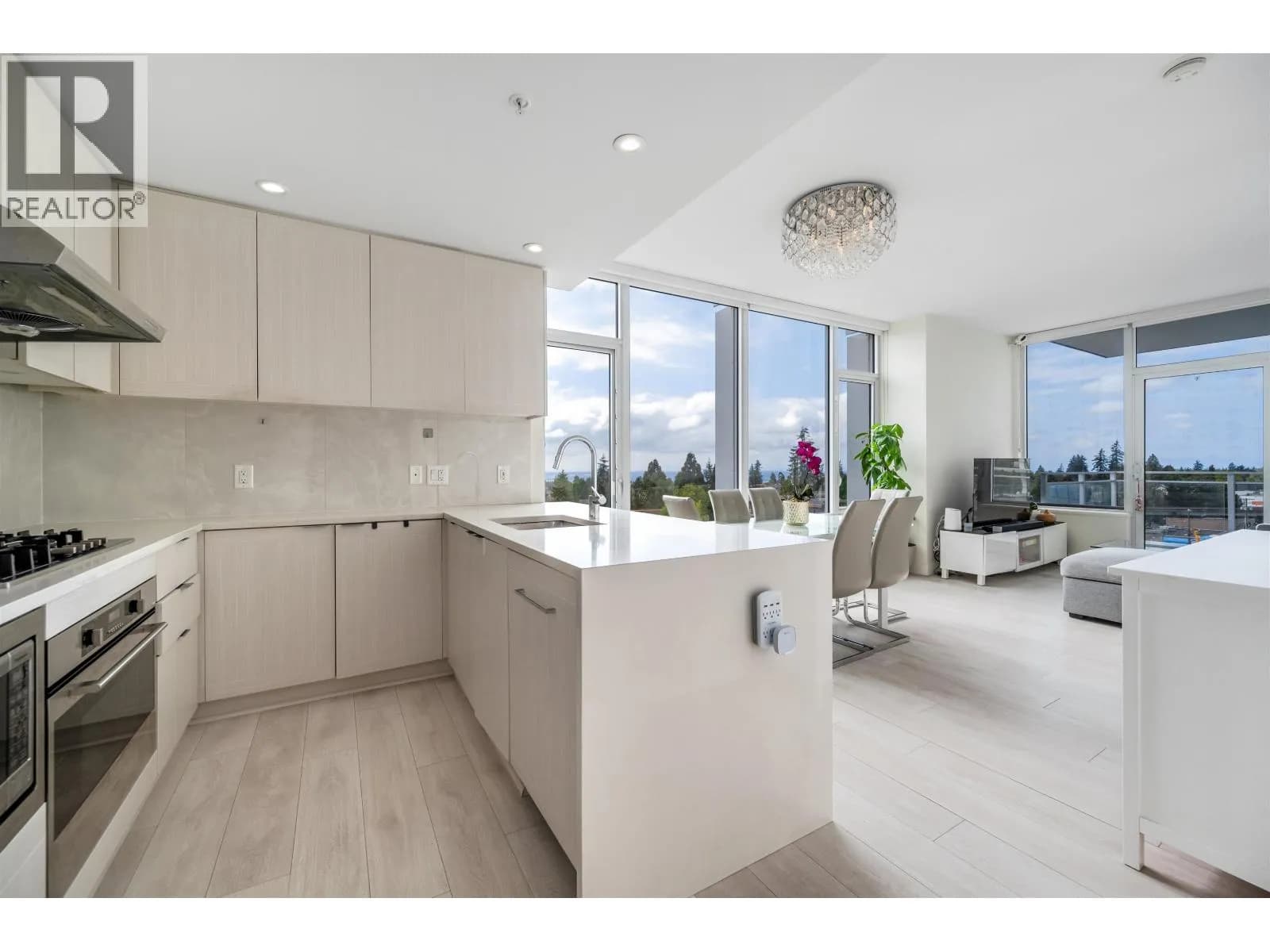 #705 5051 IMPERIAL STREET, Burnaby, BC photo 2