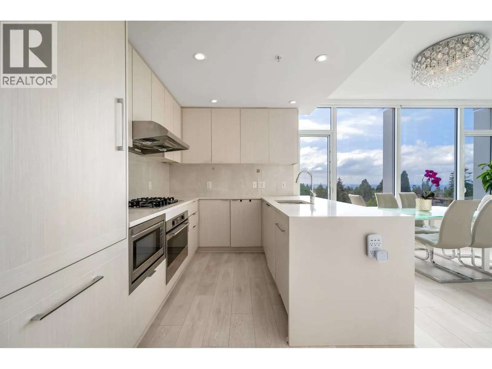#705 5051 IMPERIAL STREET, Burnaby, BC photo 3