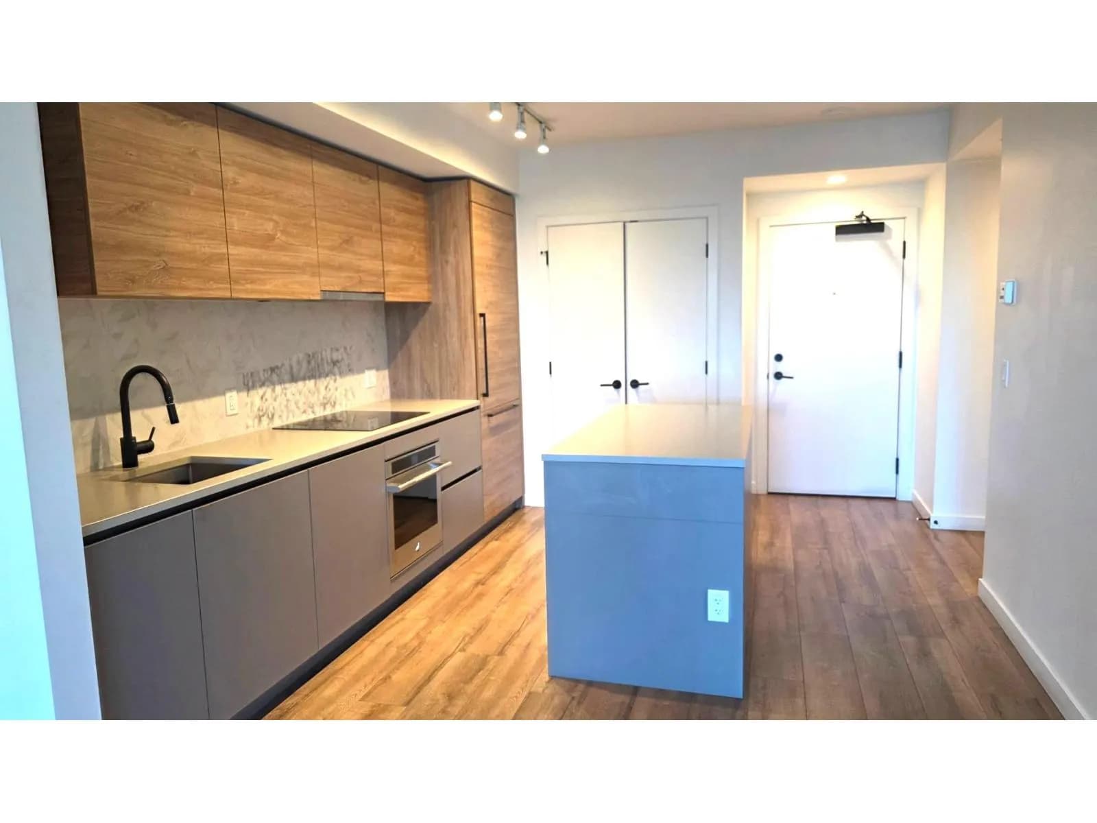 #809 10448 UNIVERSITY DRIVE, Surrey, BC photo 4