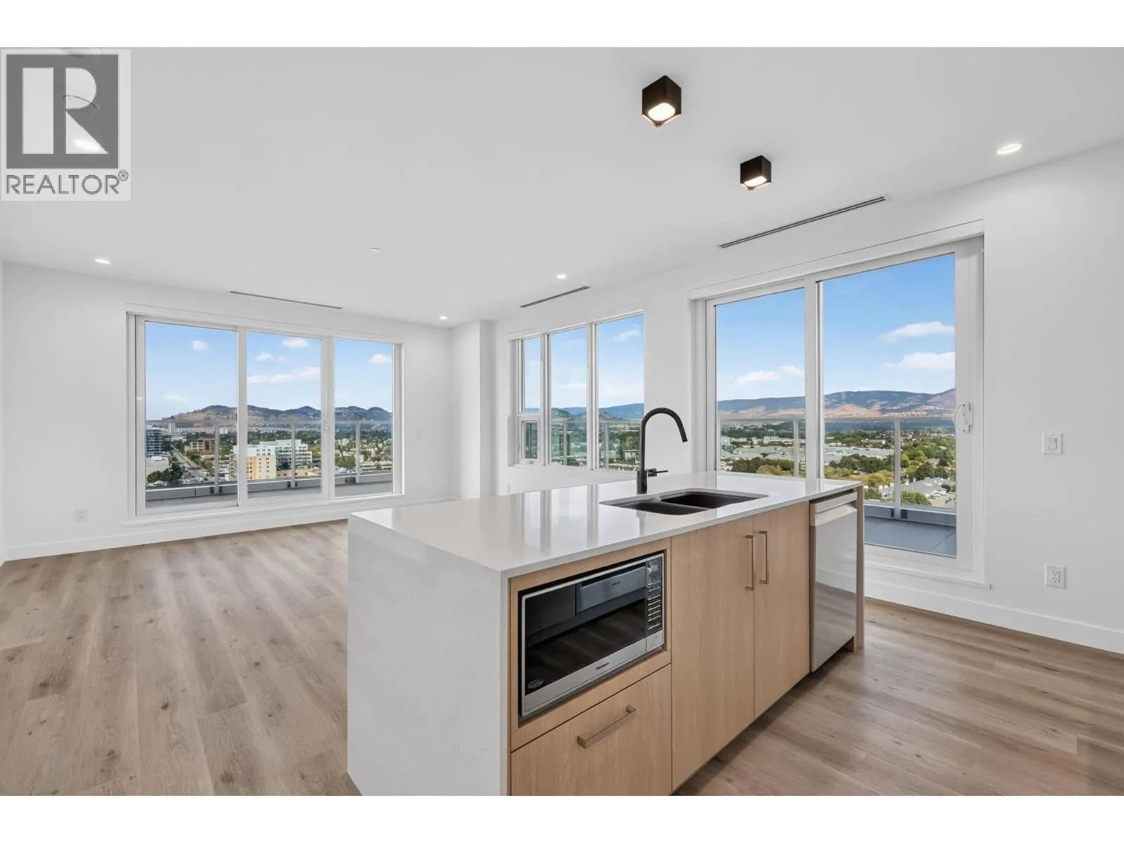 #1303 3300 Lakeshore Road, Kelowna, BC photo 3
