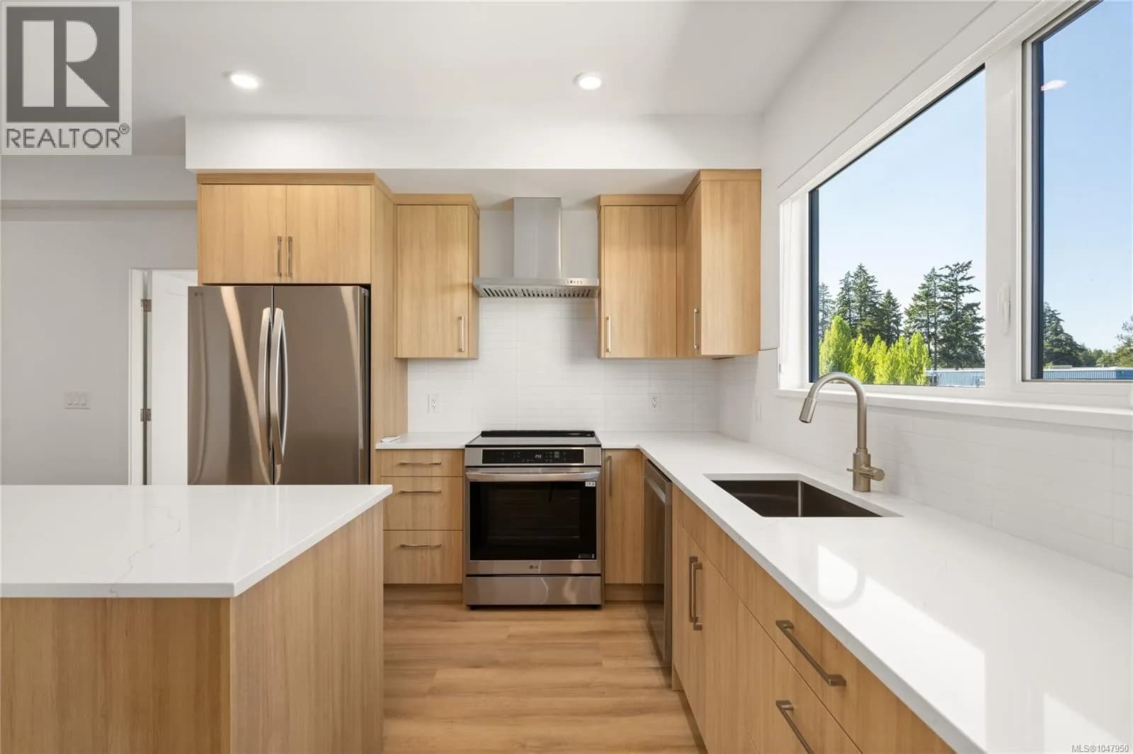 #204 7181 Lantzville Rd, Nanaimo, BC photo 2