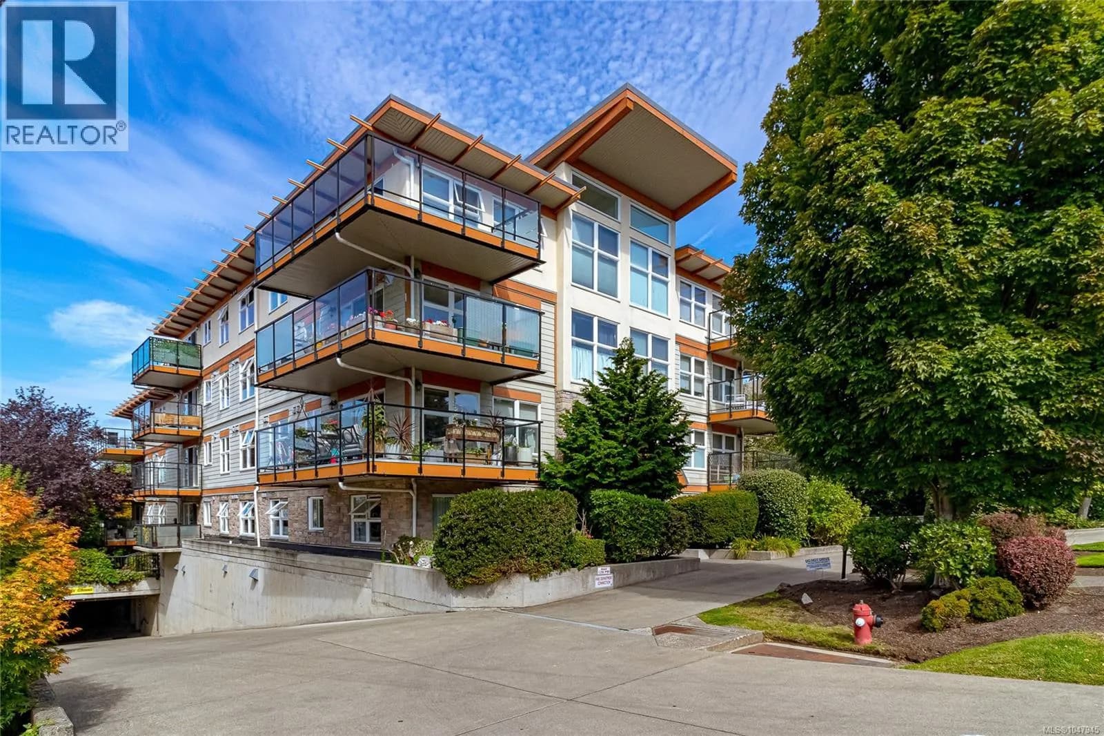 #404 2940 Harriet Rd, Saanich, BC photo 3