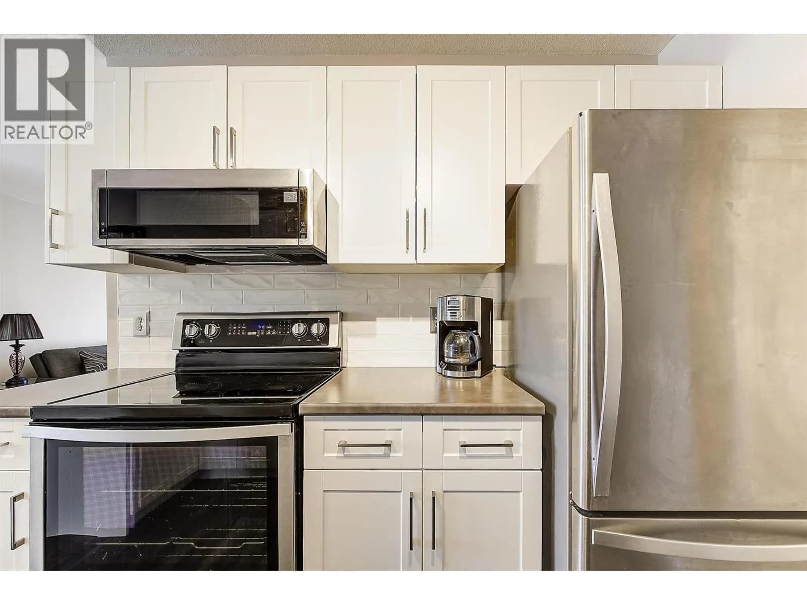 #216 3842 Gordon Drive, Kelowna, BC photo 2