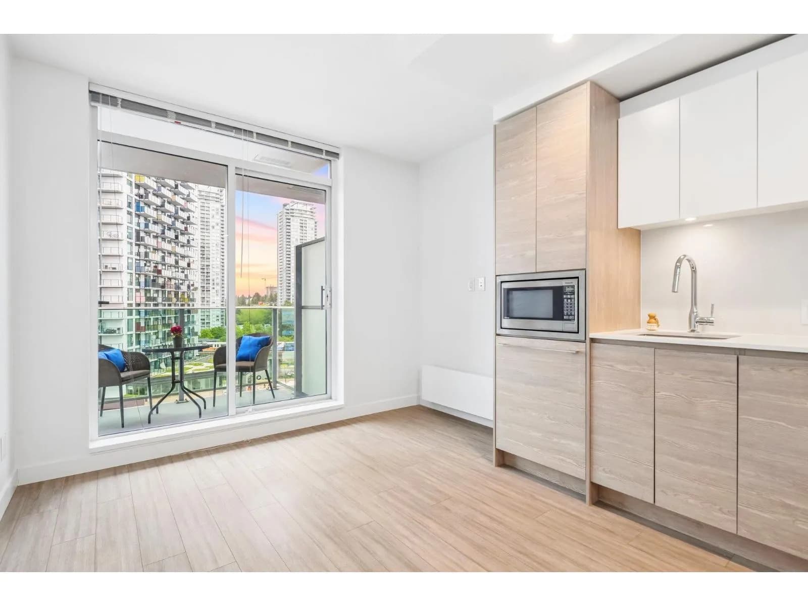 #807 13655 FRASER HIGHWAY, Surrey, BC photo 3