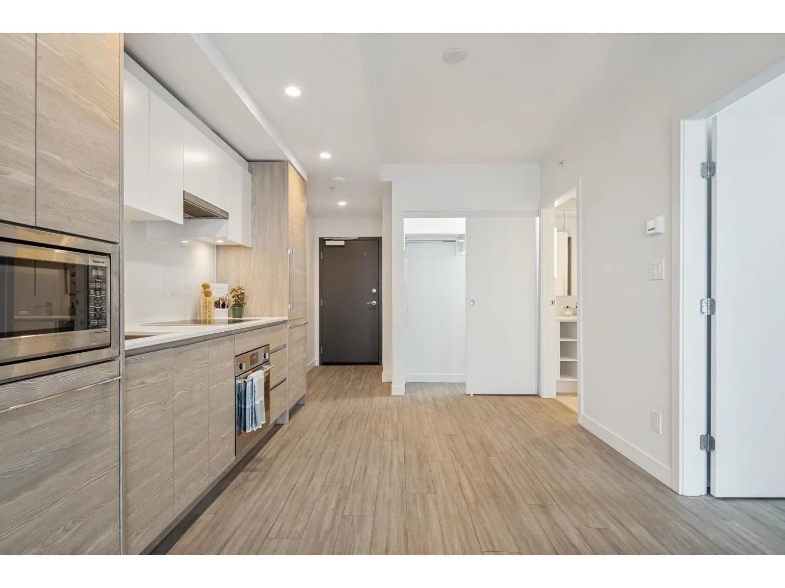 #807 13655 FRASER HIGHWAY, Surrey, BC photo 4