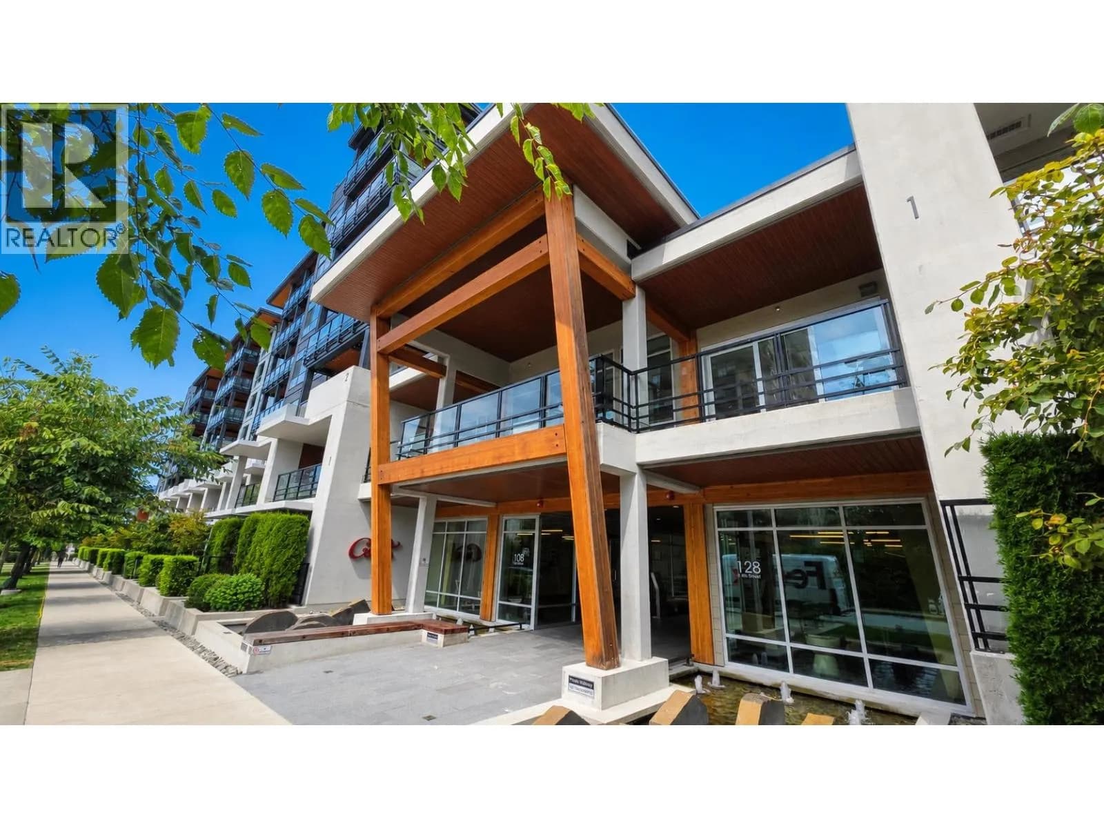 #502 128 E 8TH STREET, North Vancouver, BC photo 3