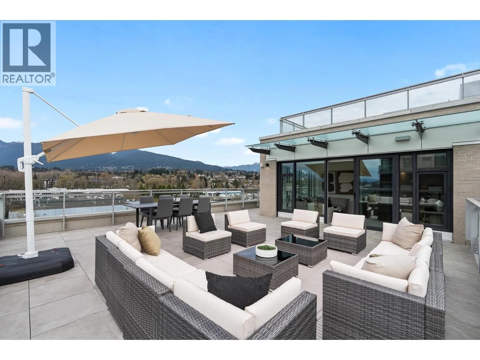 755 HARBOURSIDE DRIVE, North Vancouver