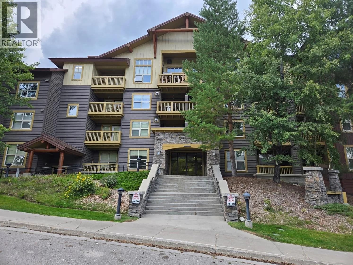2070 SUMMIT Drive, Panorama