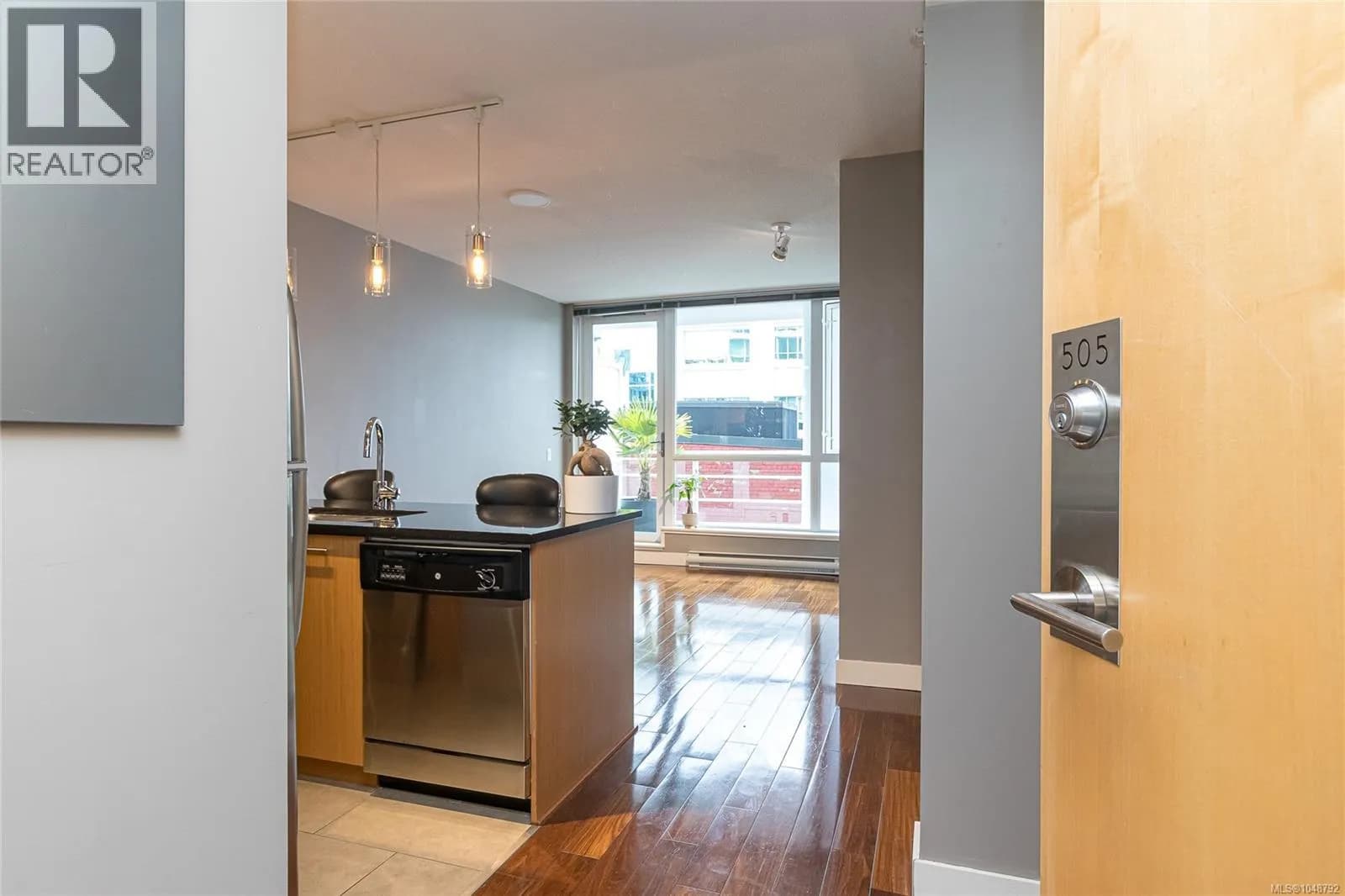 #505 834 Johnson St, Victoria, BC photo 3