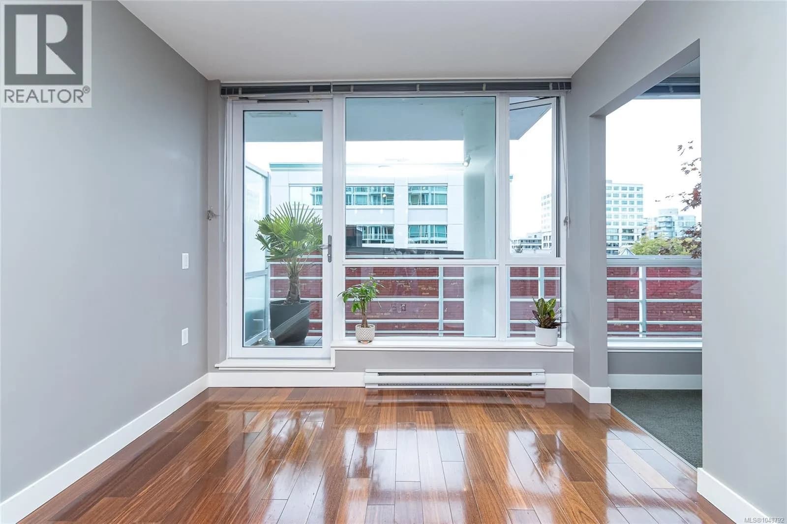 #505 834 Johnson St, Victoria, BC photo 4