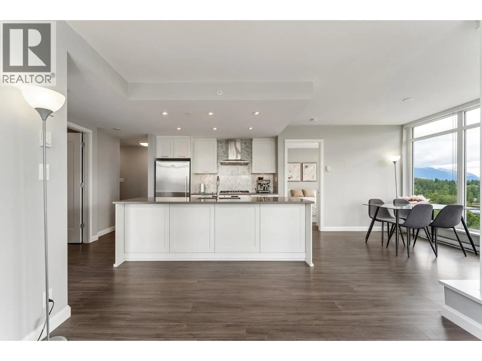 520 COMO LAKE AVENUE, Coquitlam